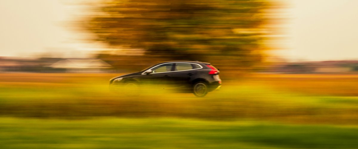 Voiture percutant une maison dans la Somme