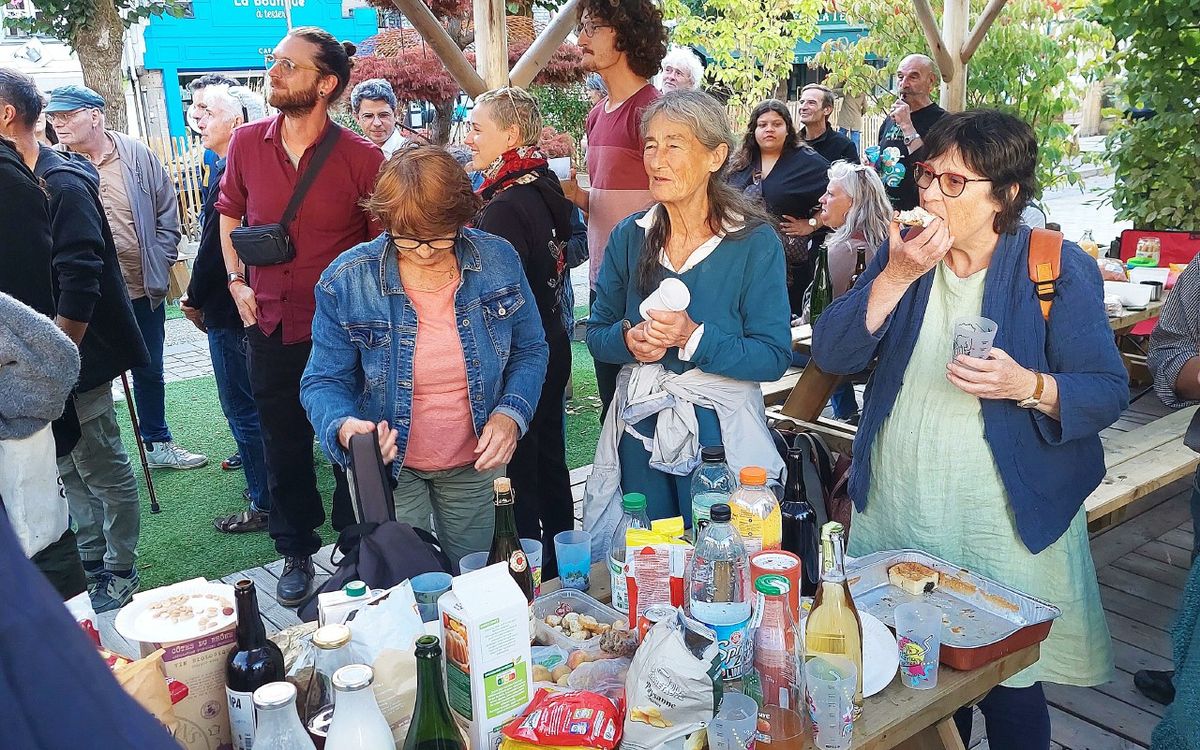 Rassemblement à Morlaix lors du pot de départ de François Bayrou