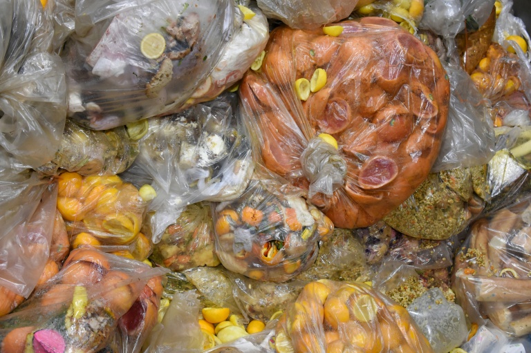 Gaspillage alimentaire et textiles : loi européenne en débat