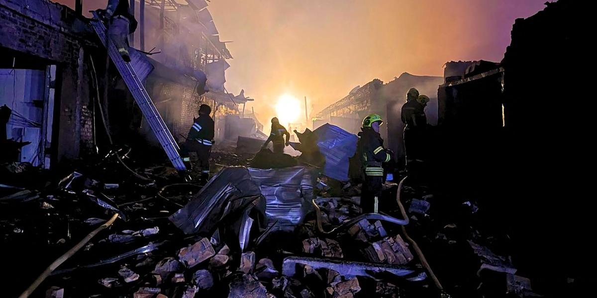 Village détruit près de la ligne de front à Donetsk
