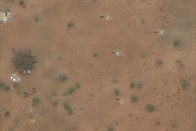 Image satellite montrant des drones longue portée et des équipements de lancement au nord de l'aéroport de Nyala, Darfour