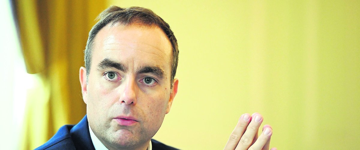 Sébastien Lecornu lors d'un déplacement relatif au budget