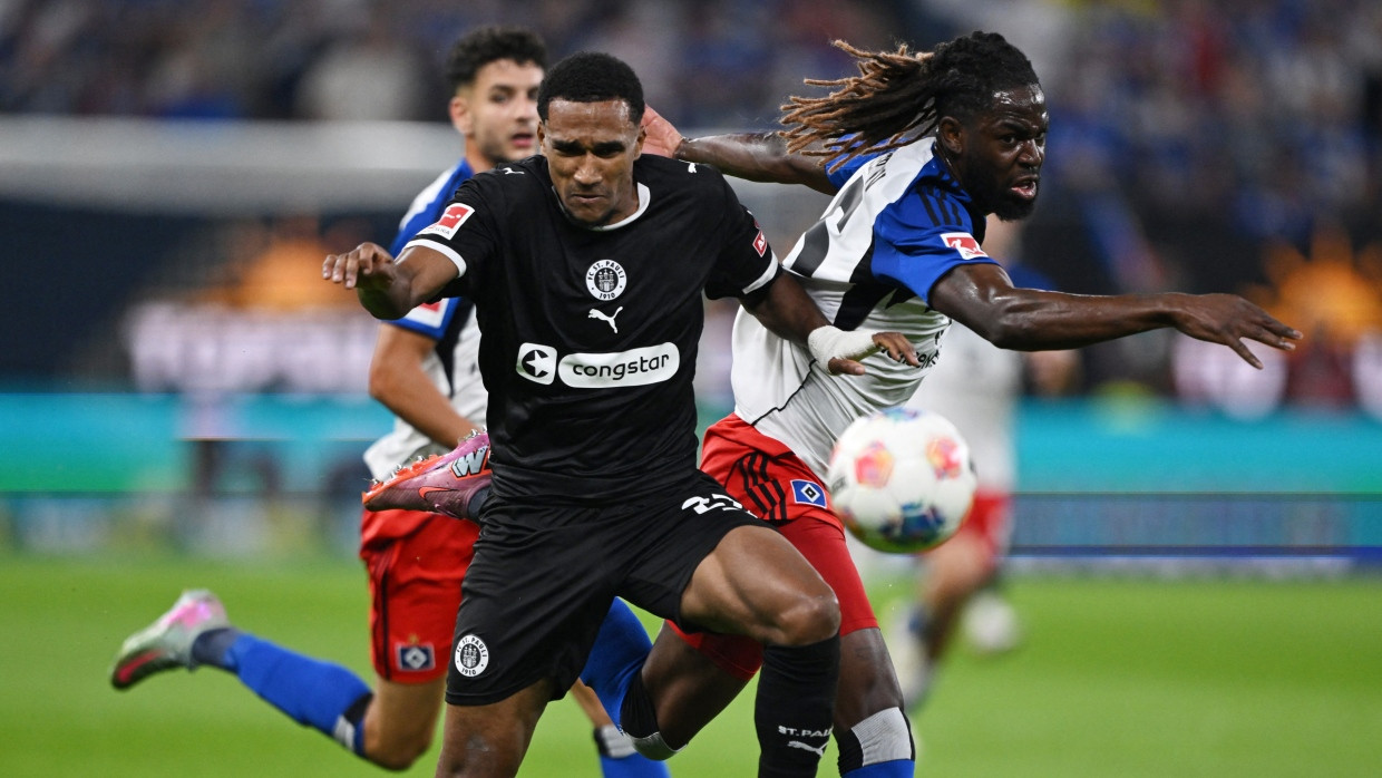 Andreas Hountondji célébrant un but