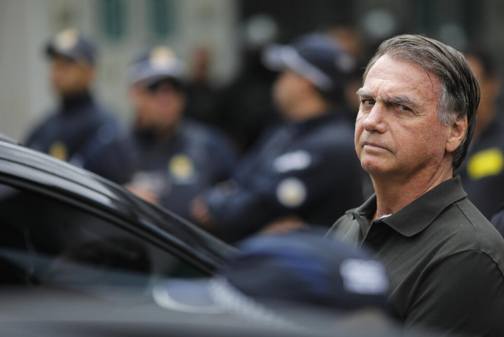 L'ancien président brésilien Jair Bolsonaro quitte l'hôpital DF Star de Brasilia