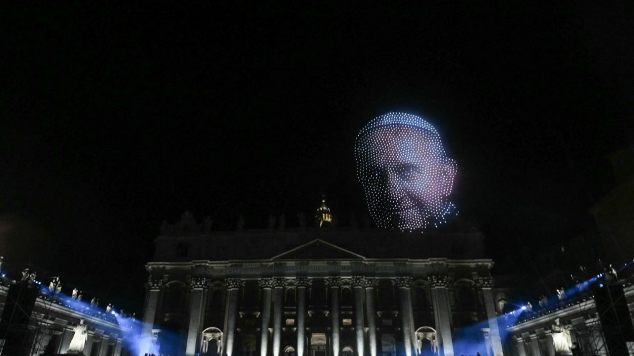 Artistes sur scène au Vatican lors du concert