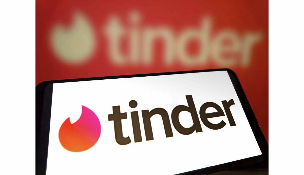 Image d'archive montrant Simon Leviev arrêté dans un aéroport