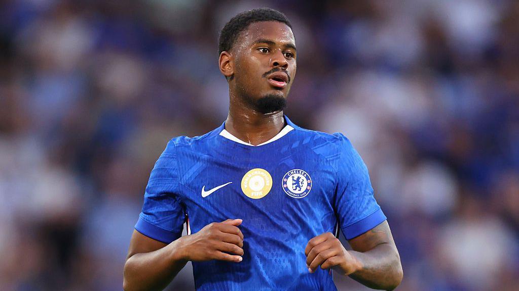 Jorrel Hato en défense