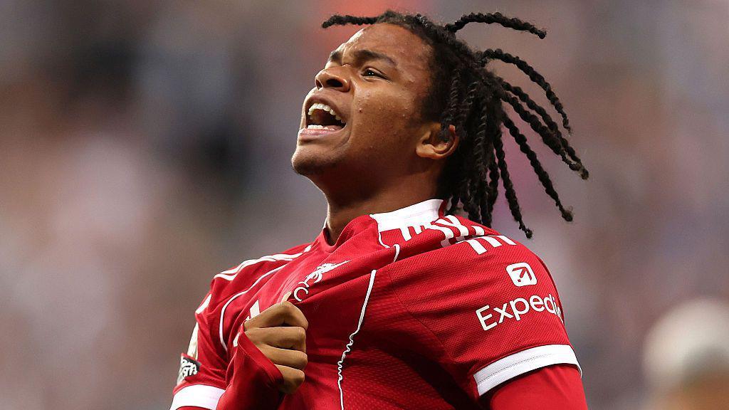 Rio Ngumoha dribbleur