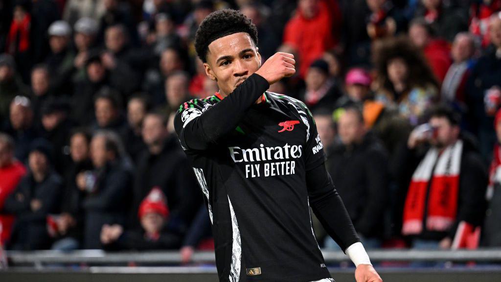 Ethan Nwaneri sous le maillot d'Arsenal