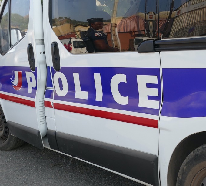 Voiture de police à Mayotte, photo associée à l'affaire