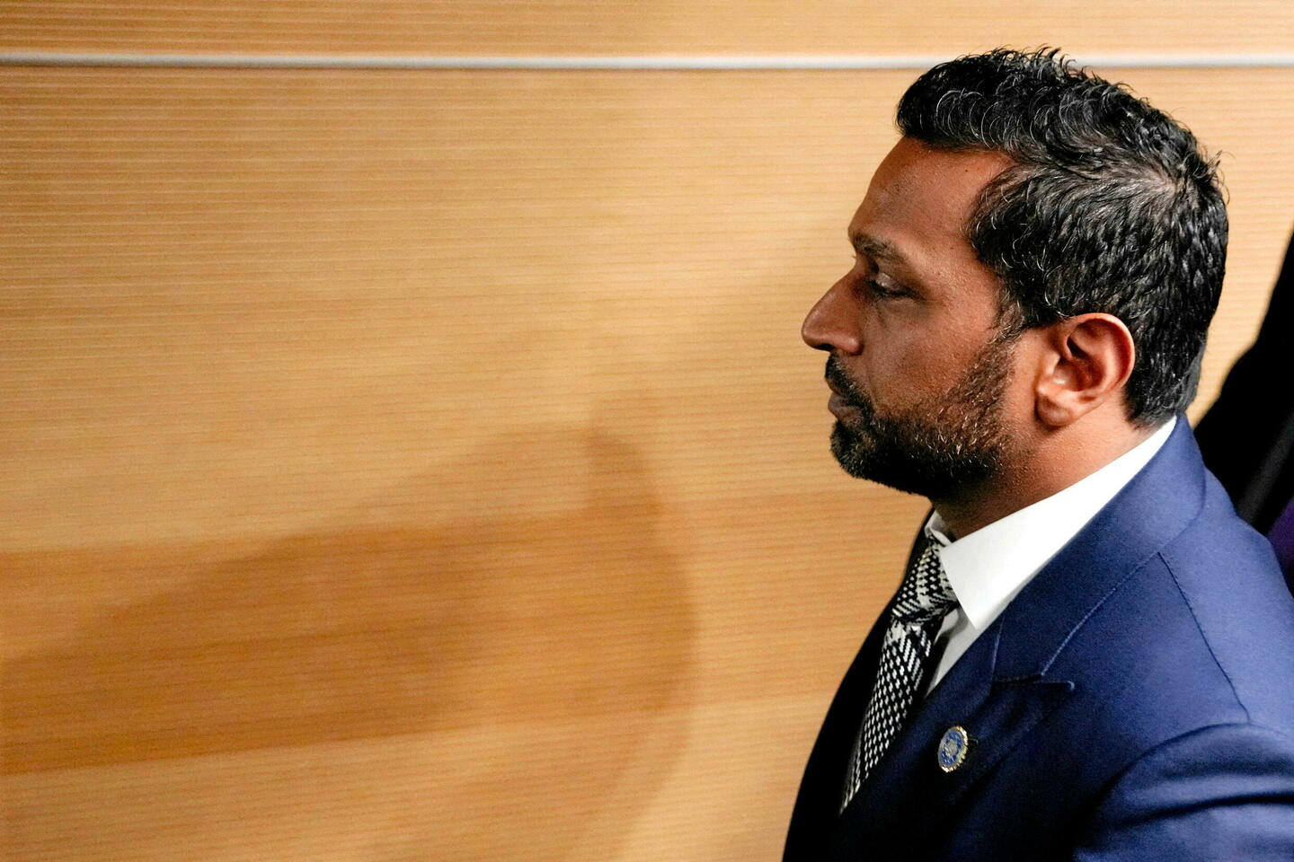 Capture illustrant les enquêtes et les audiences autour de Kash Patel