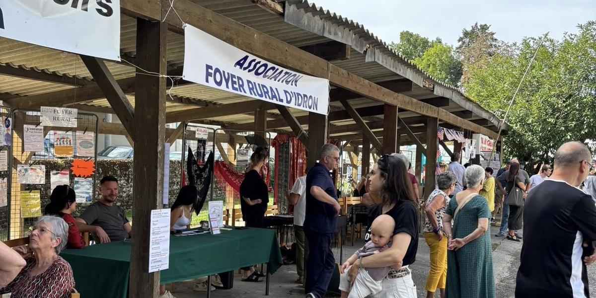 Vue du forum des associations à Idron