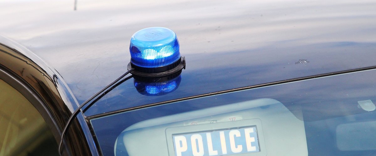 Témoins et secouristes près du théâtre d'Arles