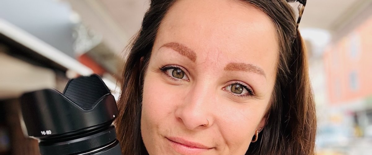 Portrait de Jessica Ruffié lors d'une séance photo thérapeutique