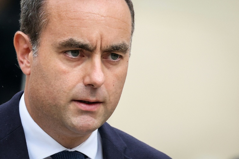 Sébastien Lecornu, portrait lié à Matignon