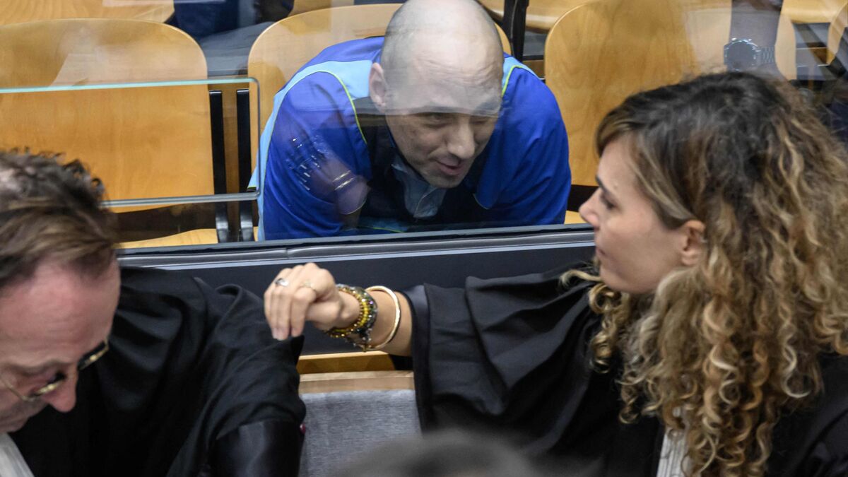 Cédric Jubillar arrivé au box des accusés au tribunal d’Albi