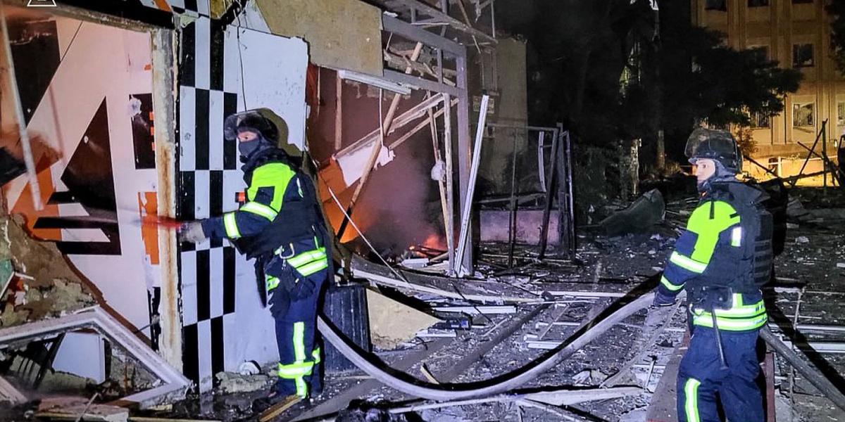 Frappes nocturnes russes sur l'Ukraine faisant deux morts