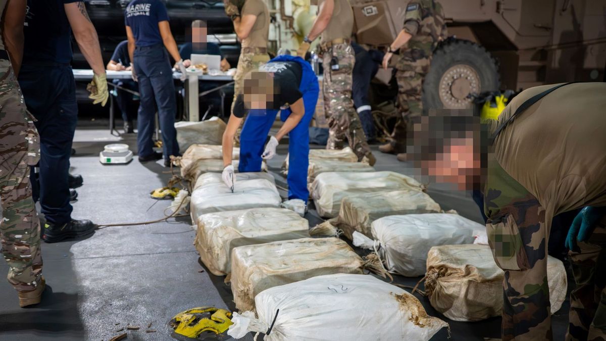 Navire en mer lors d’une saisie de cocaïne