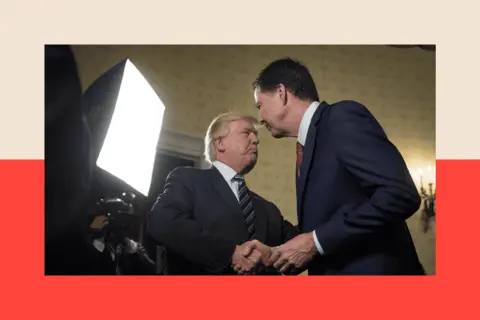 Donald Trump serre la main de James Comey