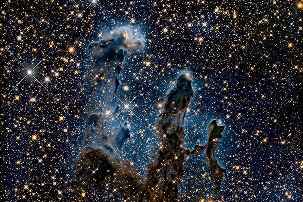 Nuage de poussière cosmique dans l'espace