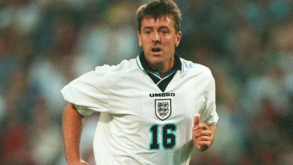Matt Le Tissier jouant pour l'Angleterre