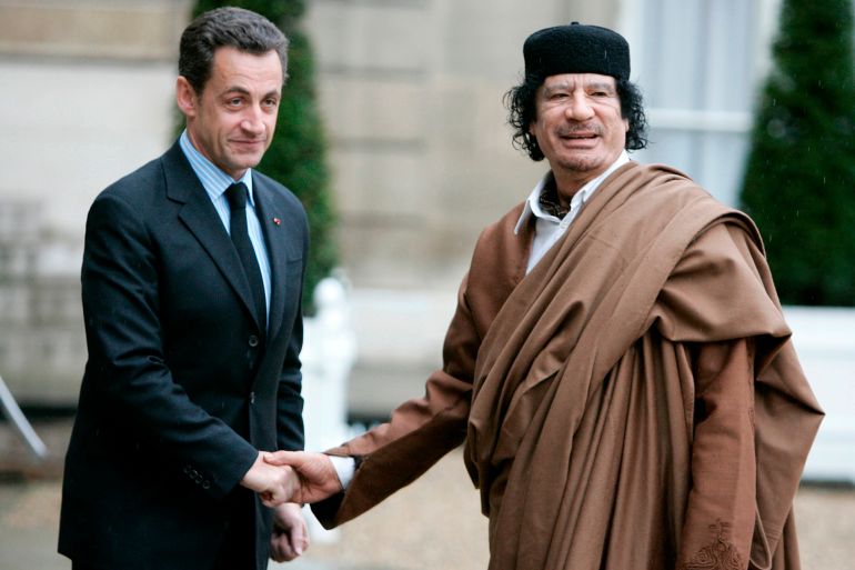 Nicolas Sarkozy et Mouammar Kadhafi à l'Elysée en 2007
