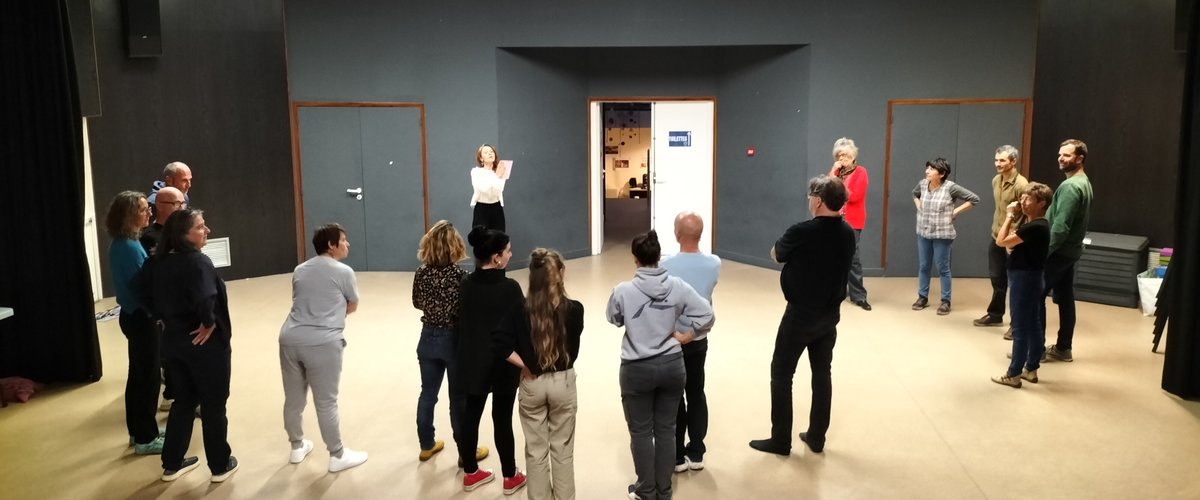 Photo d’un groupe en reprise d’improvisation à Saint-Céré