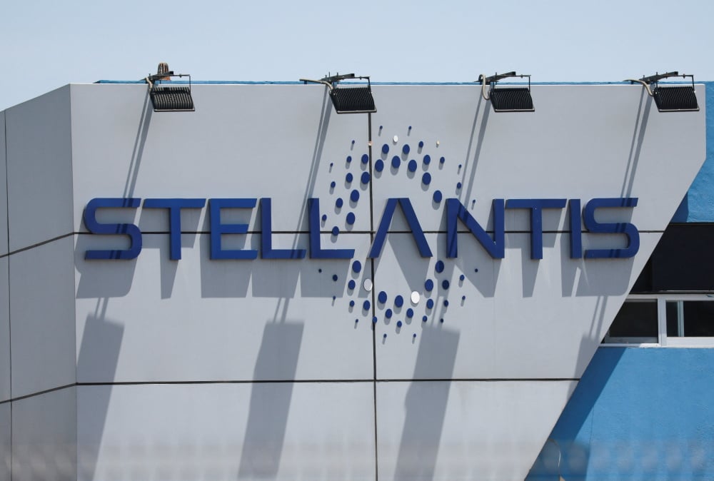 Site Stellantis illustrant la pénurie de pièces
