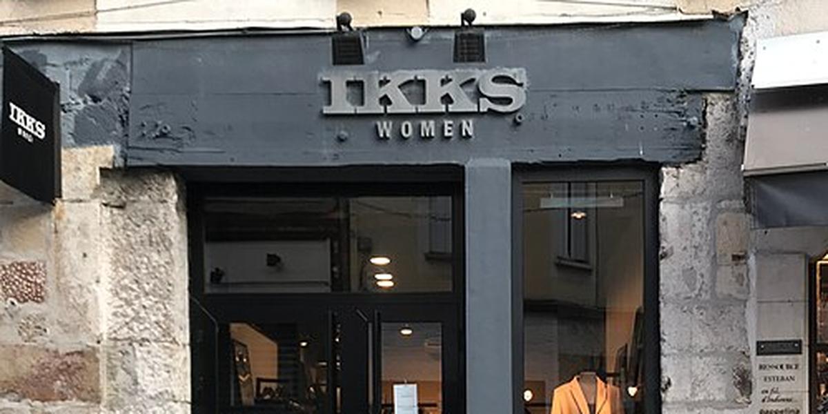 Boutique IKKS dans une rue commerçante de la Drôme