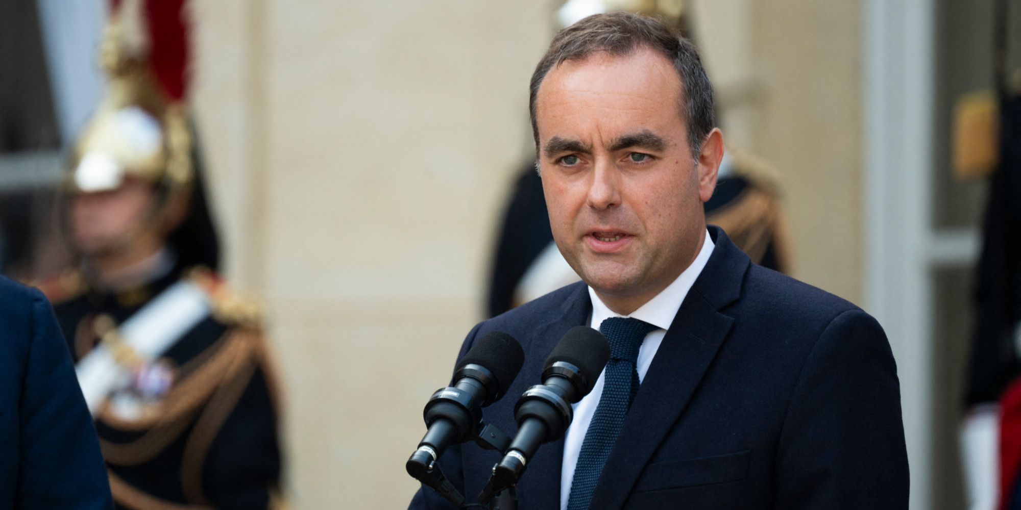 Sébastien Lecornu à Matignon lors d'une annonce budgétaire