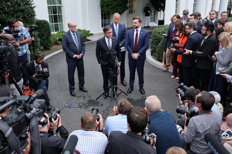 Russell Vought (premier à gauche) lors d'une réunion à la Maison-Blanche, septembre 2025