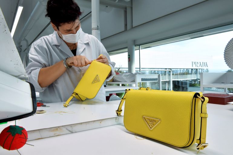 Atelier de fabrication chez Prada en Italie