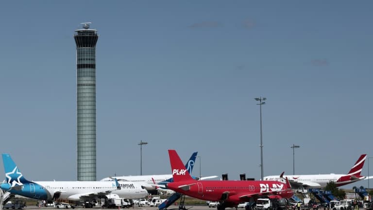 Des avions sur le tarmac de Roissy pendant la grève des contrôleurs
