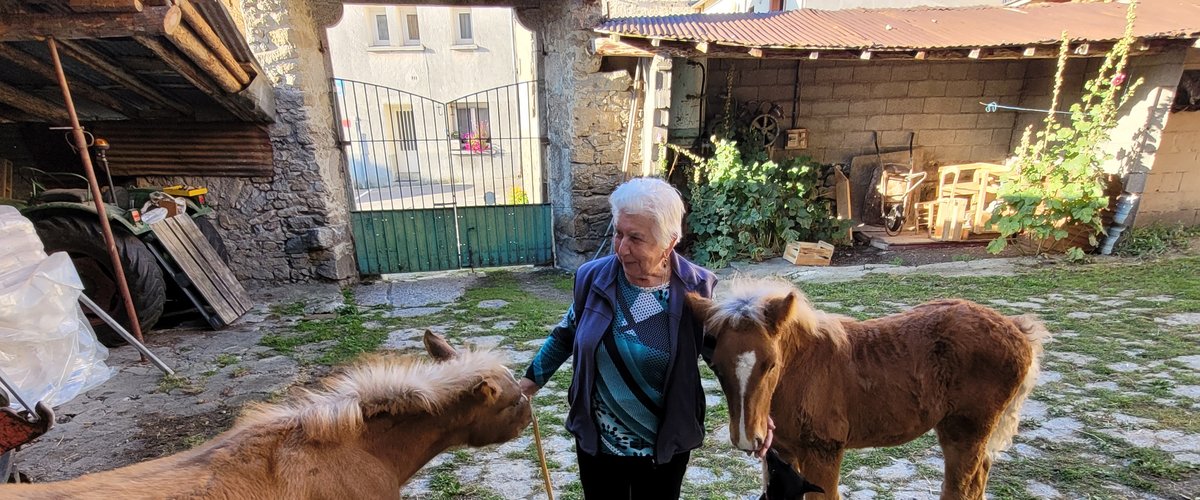 Yvette Inglés avec ses poulains à Bolquère