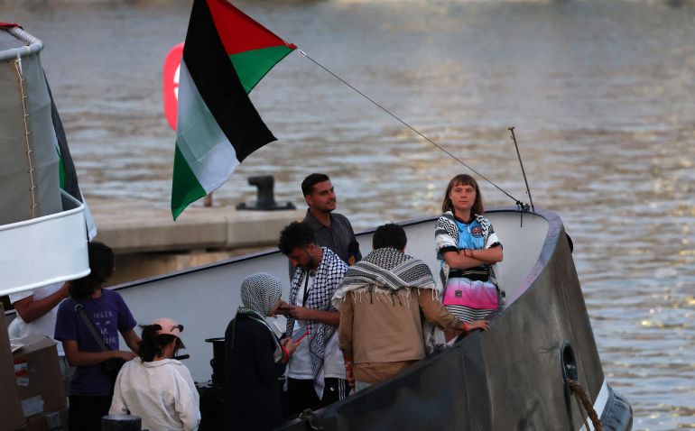 Greta Thunberg à bord d'un des navires civils de la flottille, à Barcelone, septembre 2025