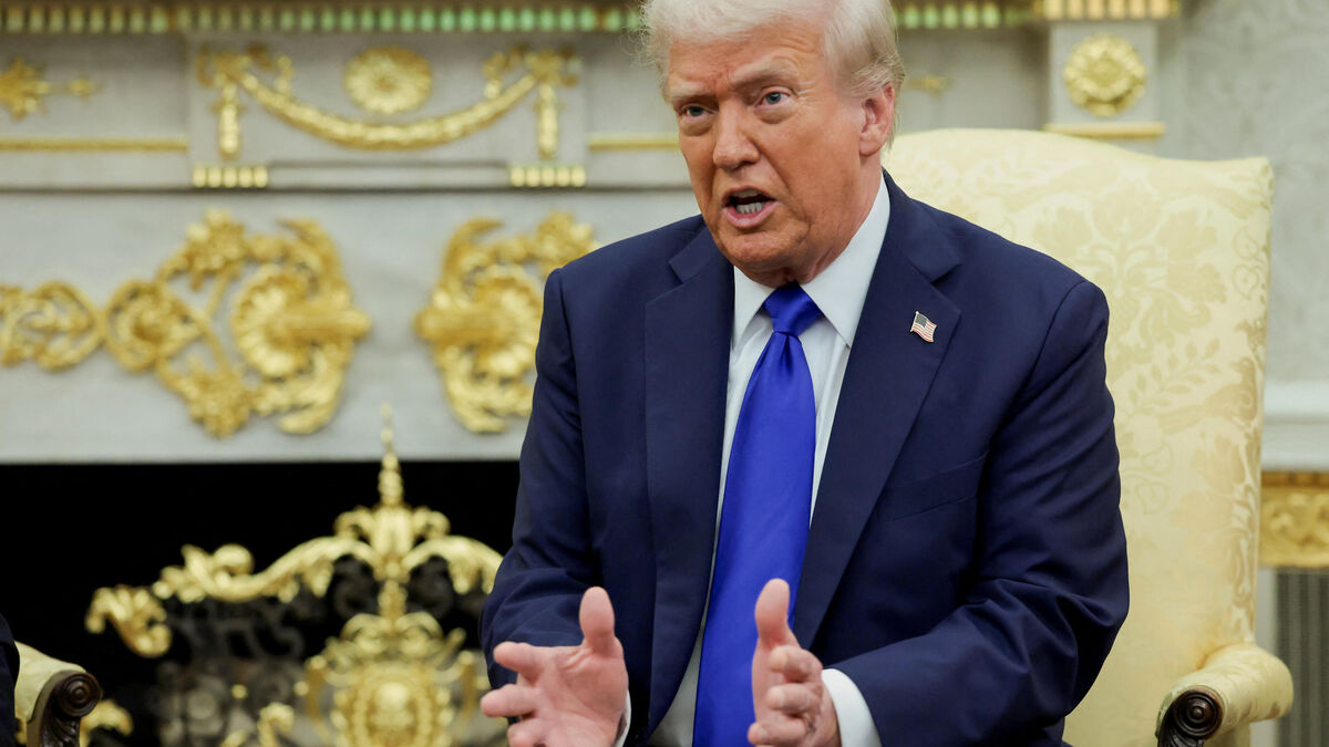 Donald Trump prononçant une déclaration sur Truth Social