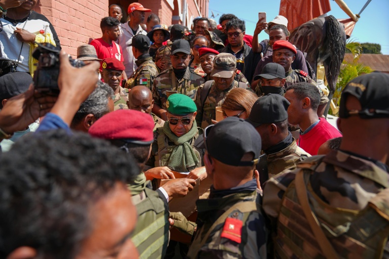 Colonel Randrianirina lors d’une allocution à Antananarivo