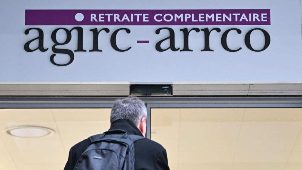 Entrée principale de l'Agirc-Arrco, siège