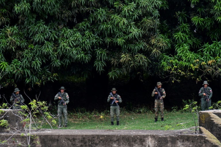 Troupes vénézuéliennes près de la frontière colombienne