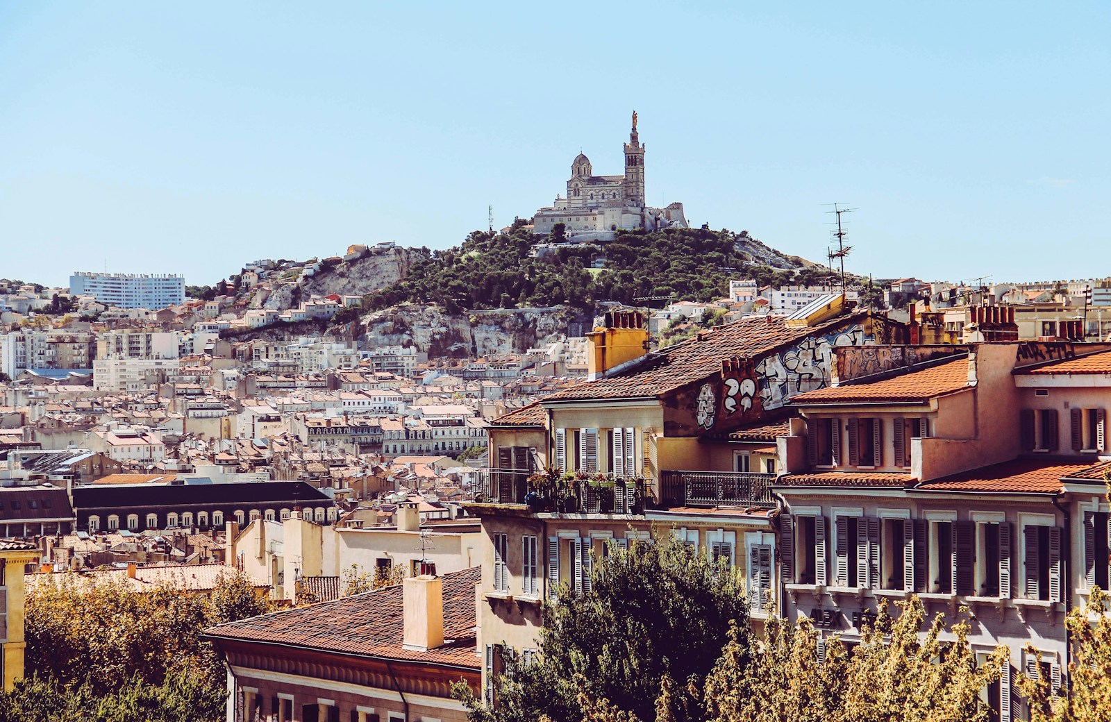 Retour de la couronne sur la Bonne Mère à Marseille