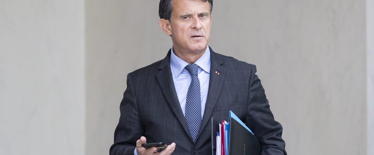 Manuel Valls lors d'une interview au Point