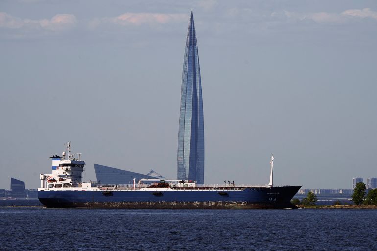 Tanker 'Nimbus SPB' près du quartier général de Gazprom