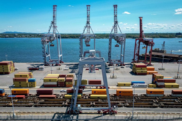 Conteneurs au port de Montréal