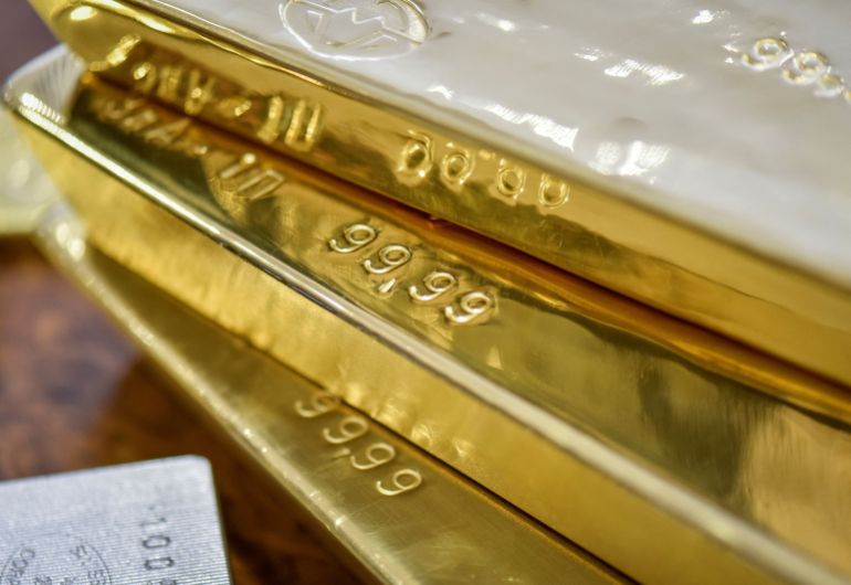 Pièces et lingot d'or - or considéré comme refuge historique