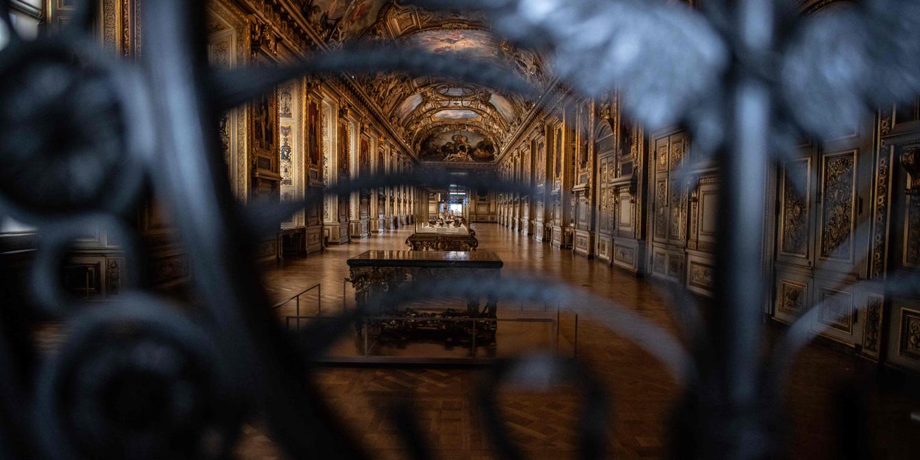 Vue du Louvre après le cambriolage spectaculaire