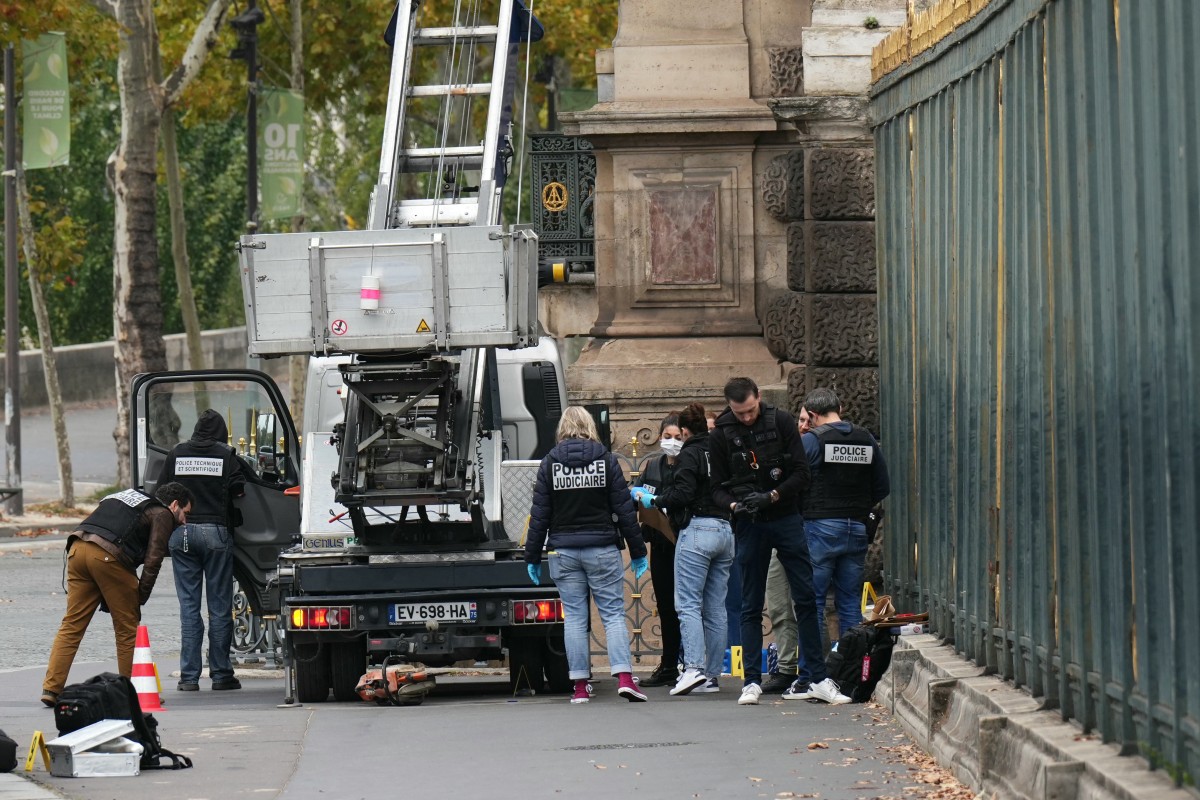 Interpellation des suspects après le vol au Louvre