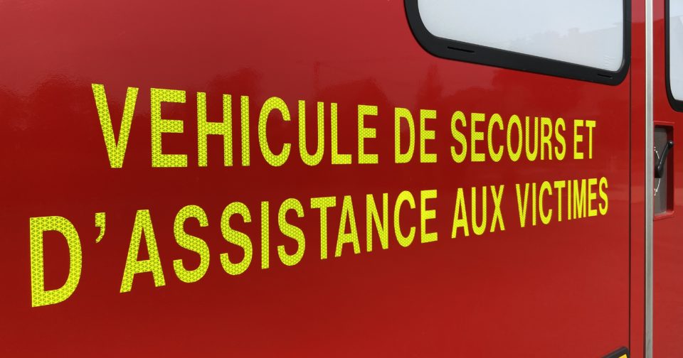 Véhicule sur le toit après l