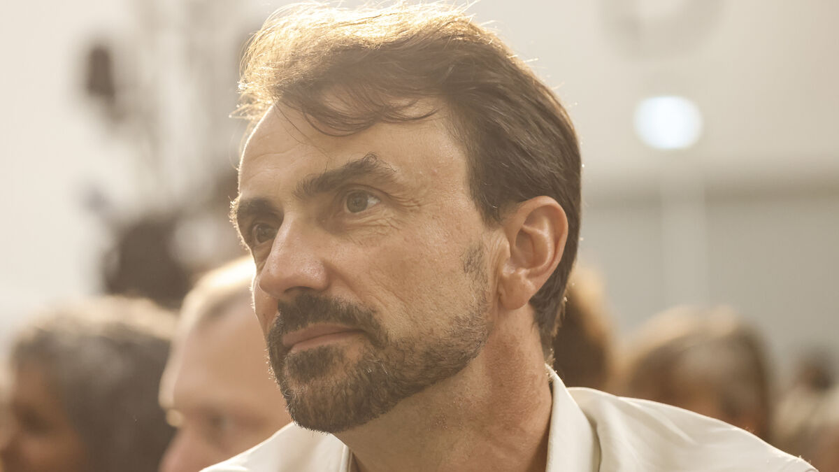 Grégory Doucet entouré d