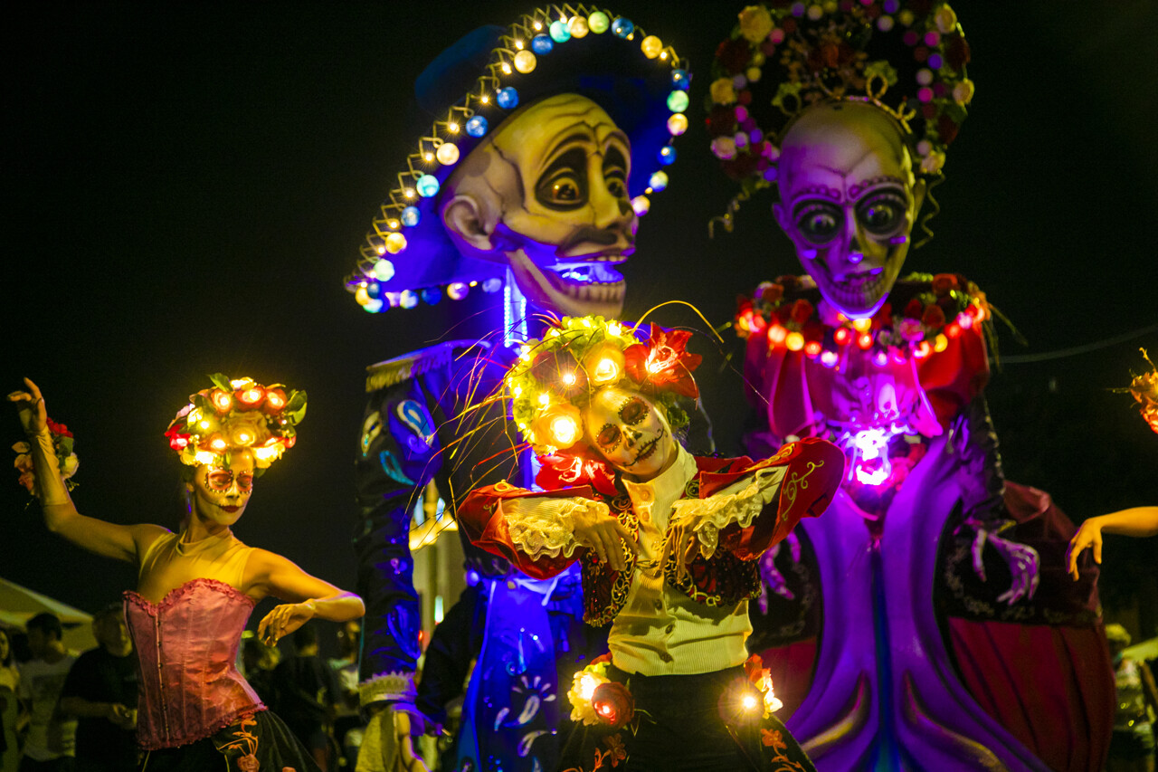Marionnettes géantes Santa Muerte à Nantes