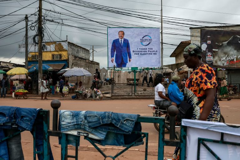 Affiche de Paul Biya à Yaoundé